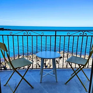 Coastal Seaview & Balcony Street View Apartment Cefalù